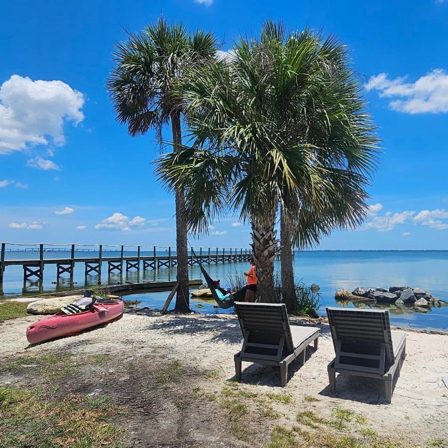 Nasa Waterfront Dolphin Suite Titusville Eksteriør bilde