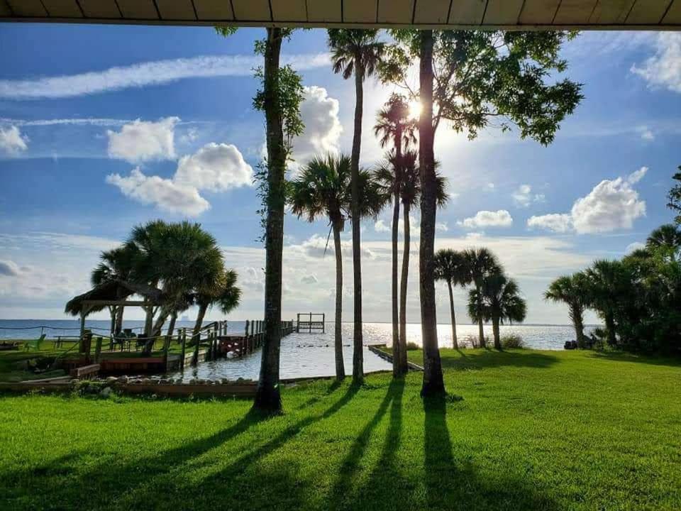 Nasa Waterfront Dolphin Suite Titusville Eksteriør bilde