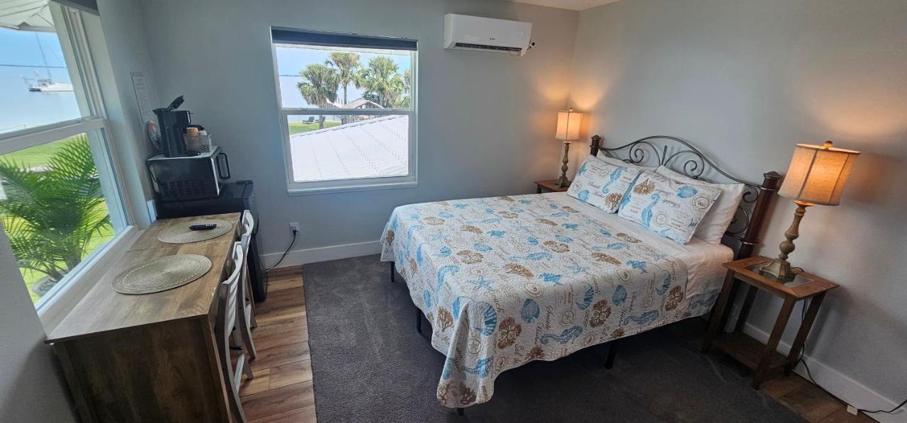 Nasa Waterfront Dolphin Suite Titusville Eksteriør bilde